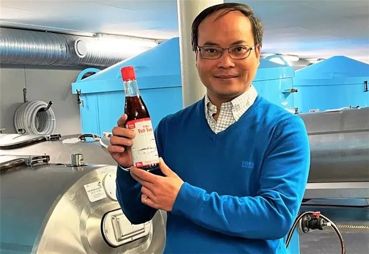 Kỹ sư Nguyễn Văn Trung là chủ nhân của hãng nước mắm Noumani tại Na Uy. 